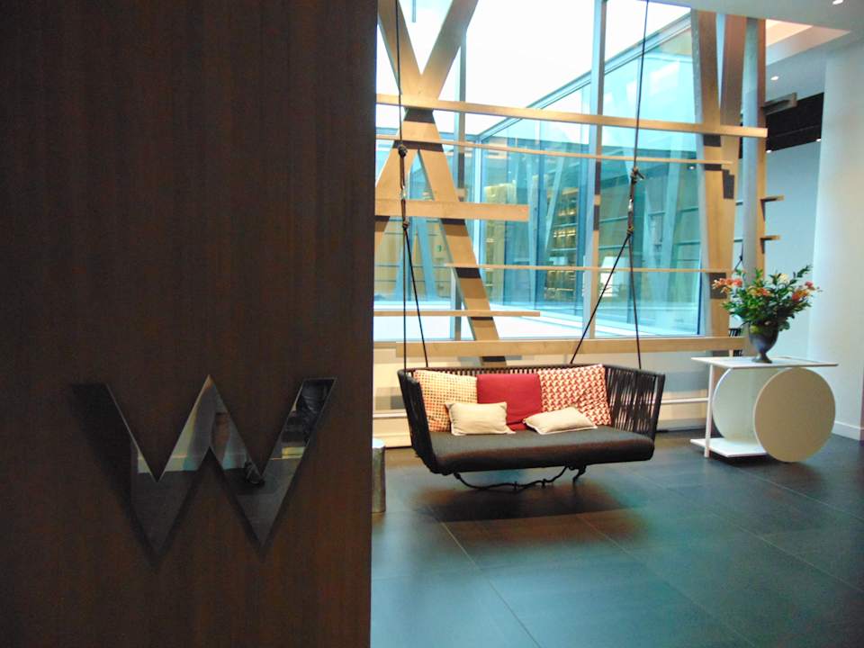 Lobby W Bellevue