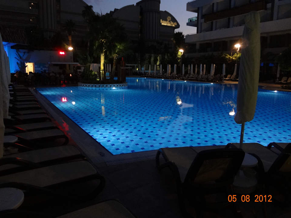 Ansicht bei Nacht Port Side Resort Hotel