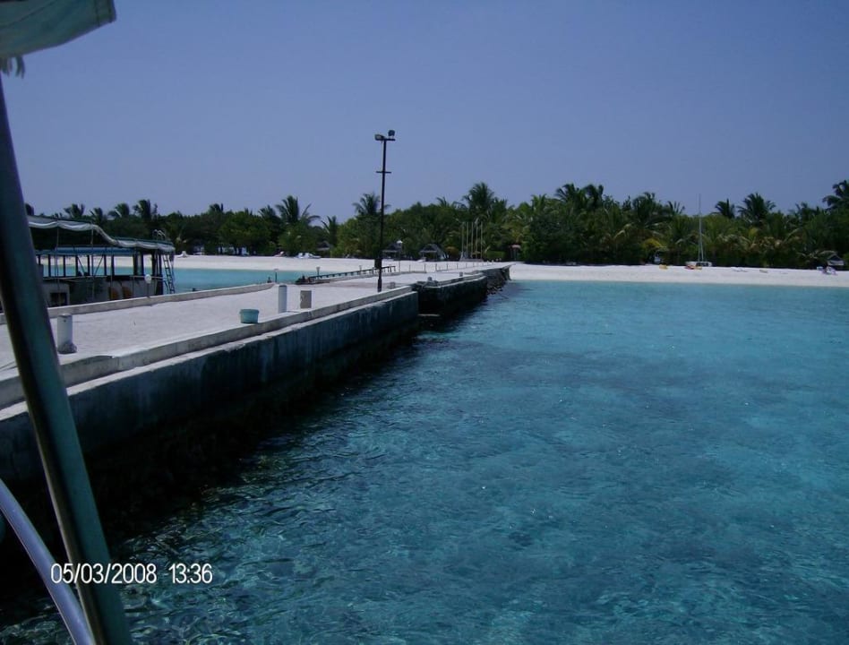 Bootsanlegesteg zur Insel Summer Island Maldives