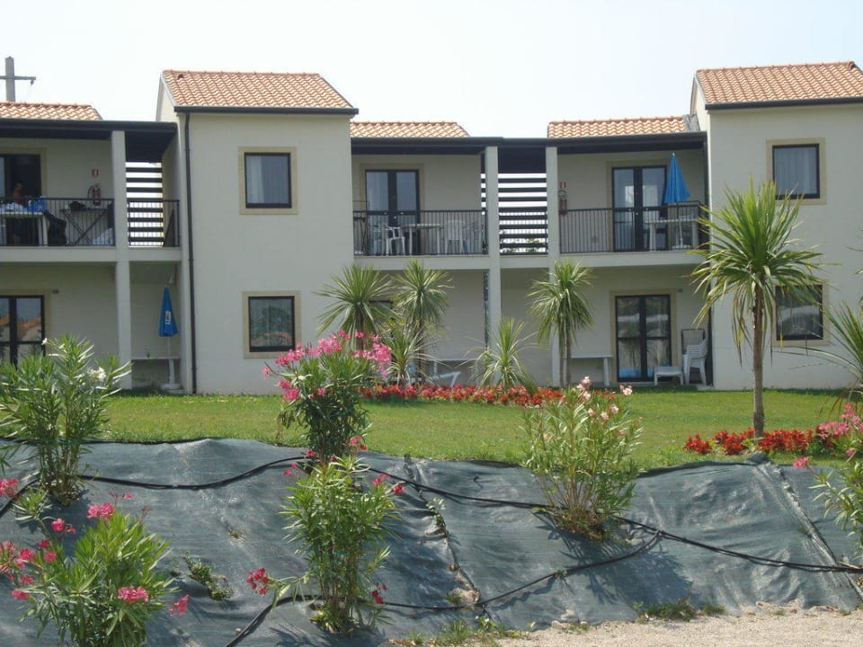 Blick vom Pool auf die Ferienwohnung Belvedere Village