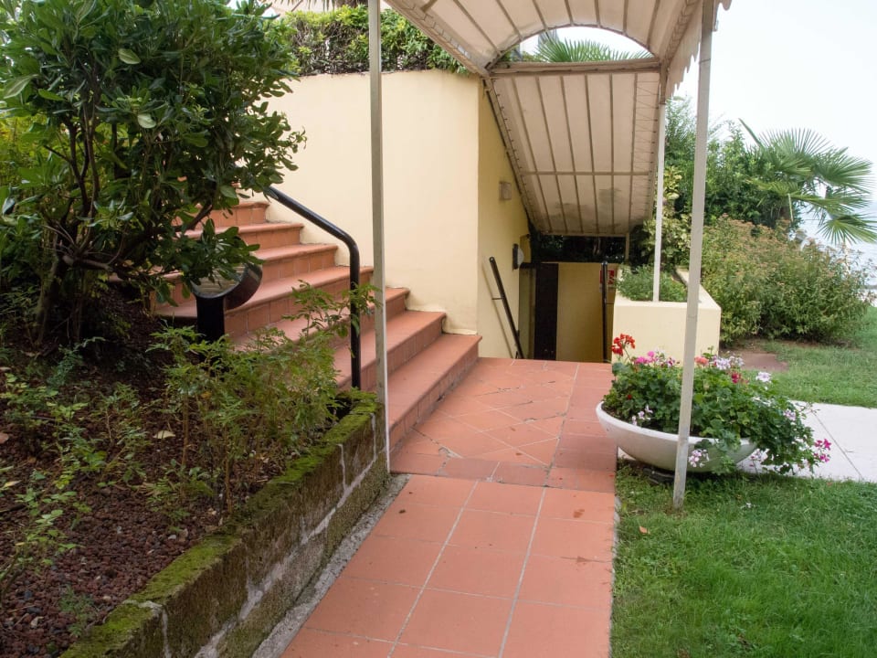 Beide Kellertreppen Hotel Lido International