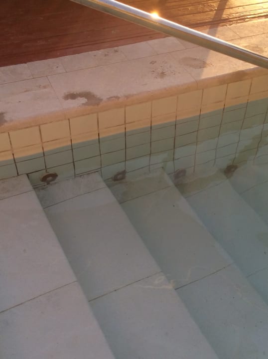 Pool Crowne Plaza Hotel Yas Island