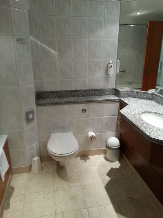 Großes Bad H4 Hotel Hannover Messe