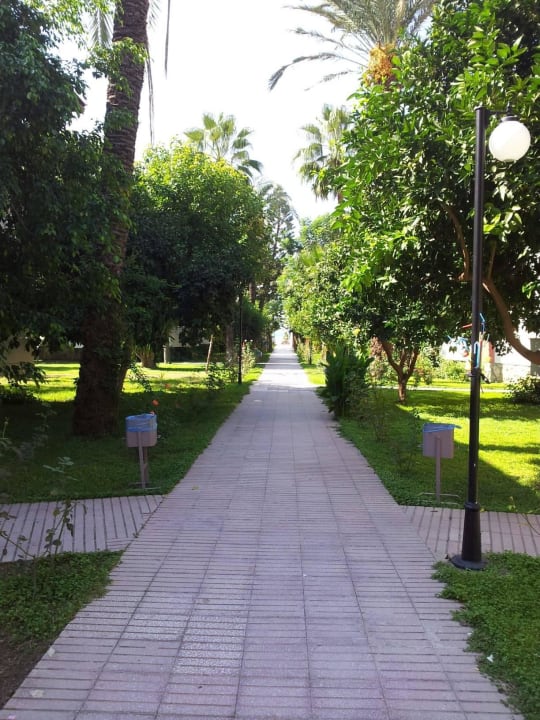 Weg zu den Appartements und zum Strand! Hotel Sirma