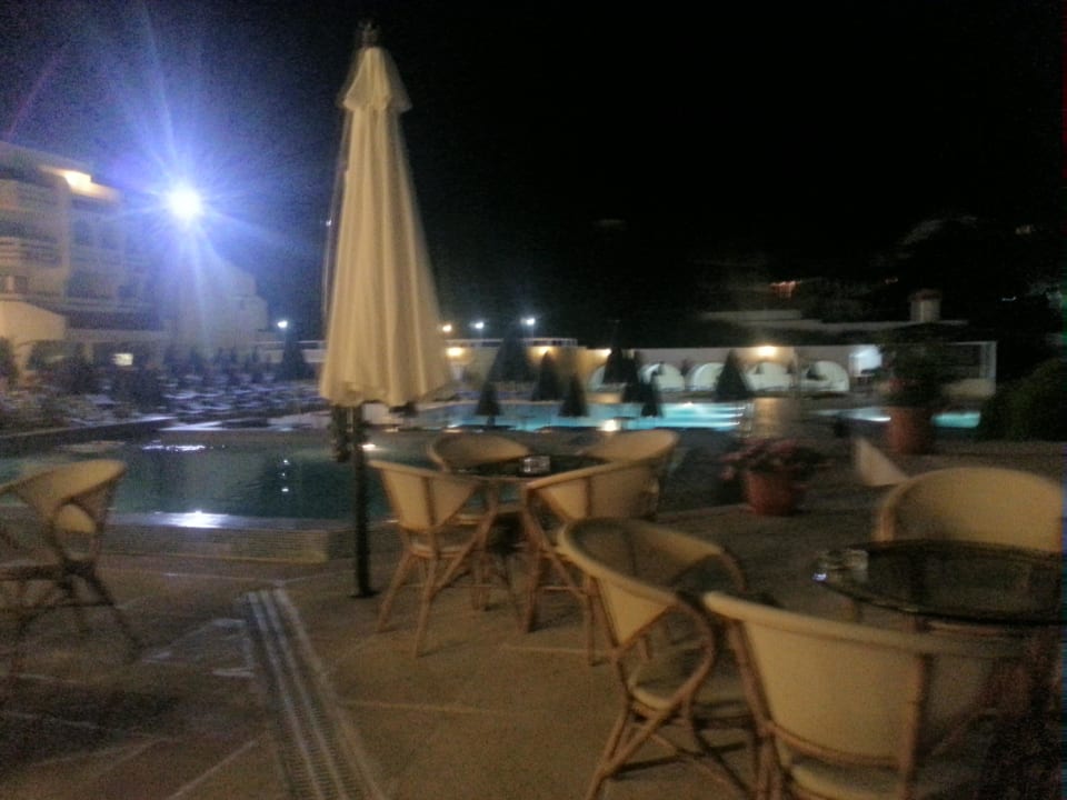 Basen w nocy Duni Royal Pelican Resort