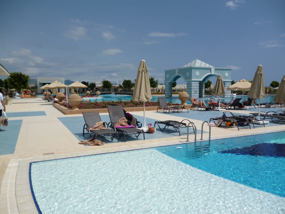 Ein Ausblick vom Pool Hilton Dalaman Sarigerme Resort & Spa