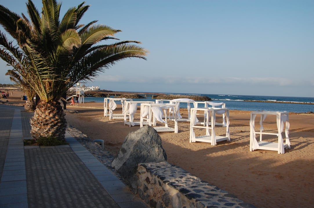 Plaża tuż przy hotelu Elba Carlota Beach & Golf Resort