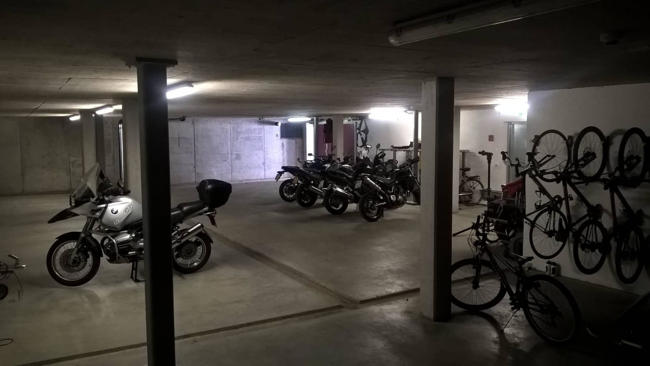 Tiefgarage für Motorräder Alpen Hotel Post
