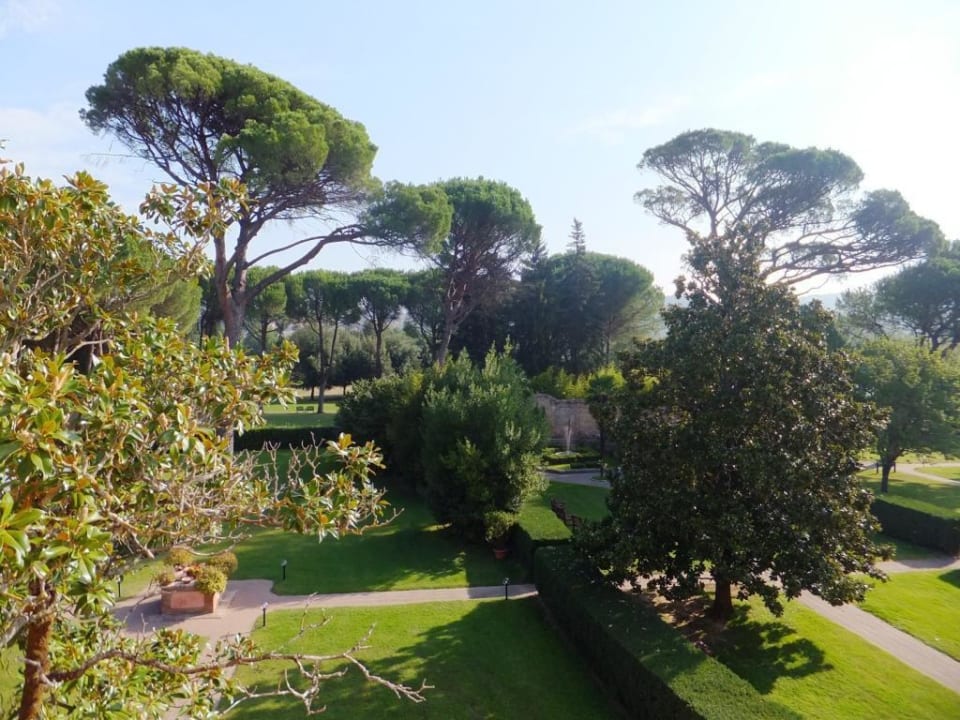 Blick auf die Gartenanlage Hotel Relais San Clemente