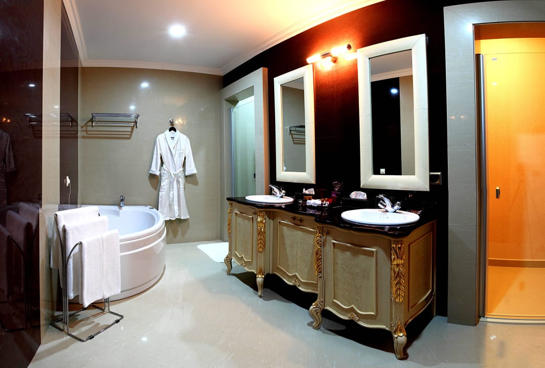 Bathroom Grand Hotel & SPA Primoretz