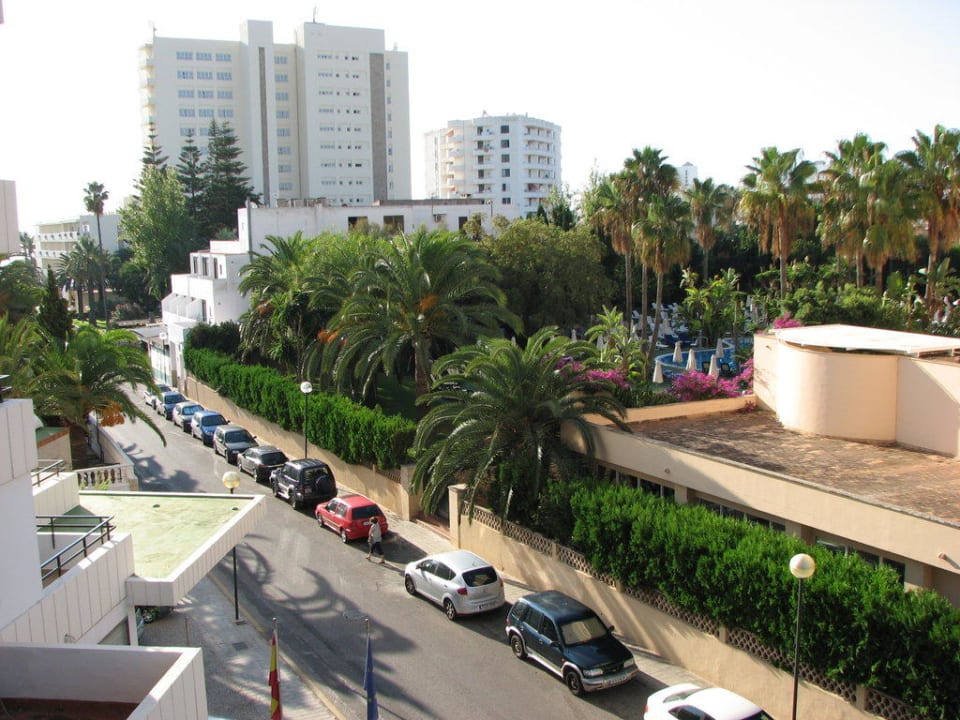 Widok z balkonu od strony ulicy Hotel Morito