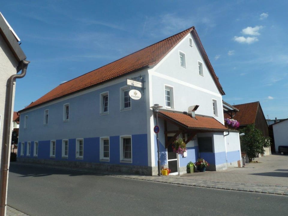 Außenansicht von der Straße Hotel Riebel