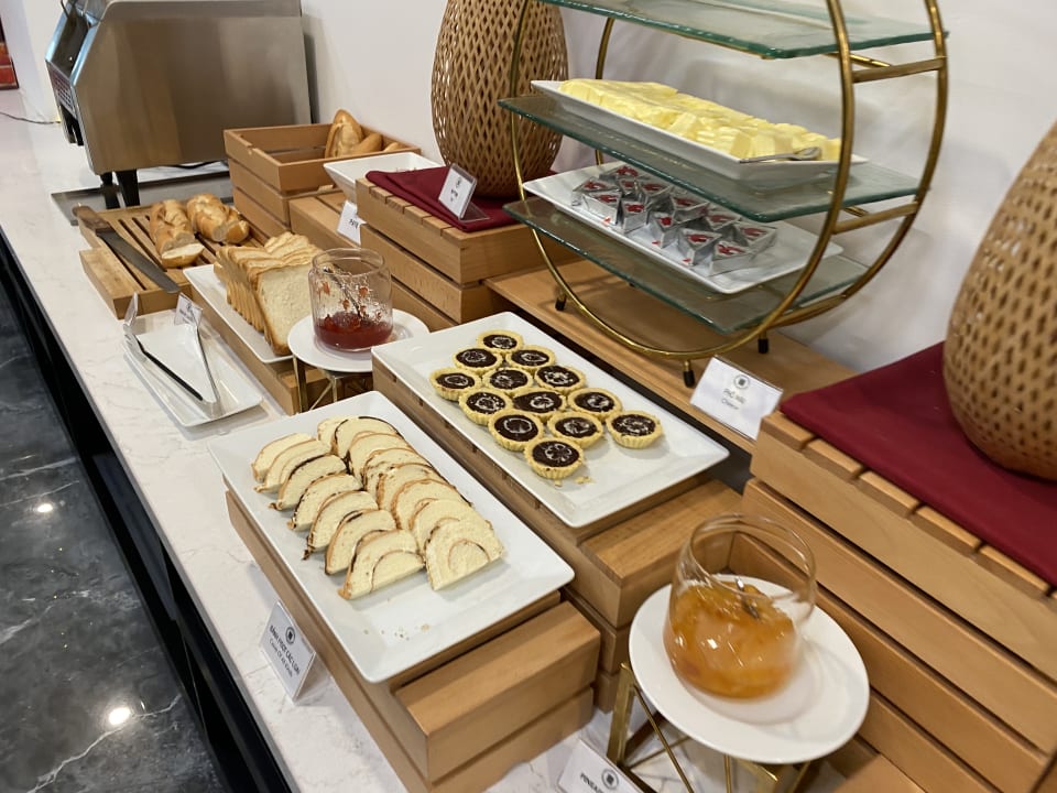 Gastro Mercy Emerald Hotel