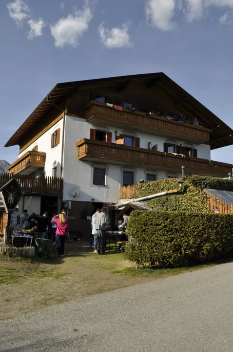 Das Hotel vom Weg gesehen Residence Condor