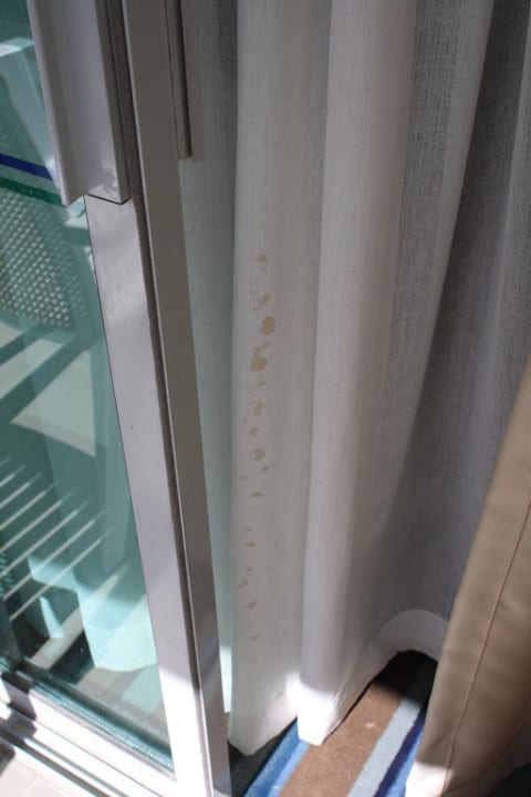 Schöne Flecken in der Zimmergardine Hotel Pine Bay Holiday Resort