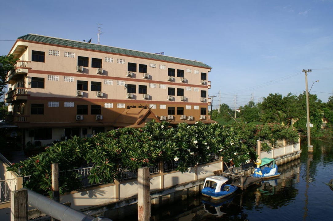 Außenansicht Hotel Queen's Garden Resort at River View Bangkok