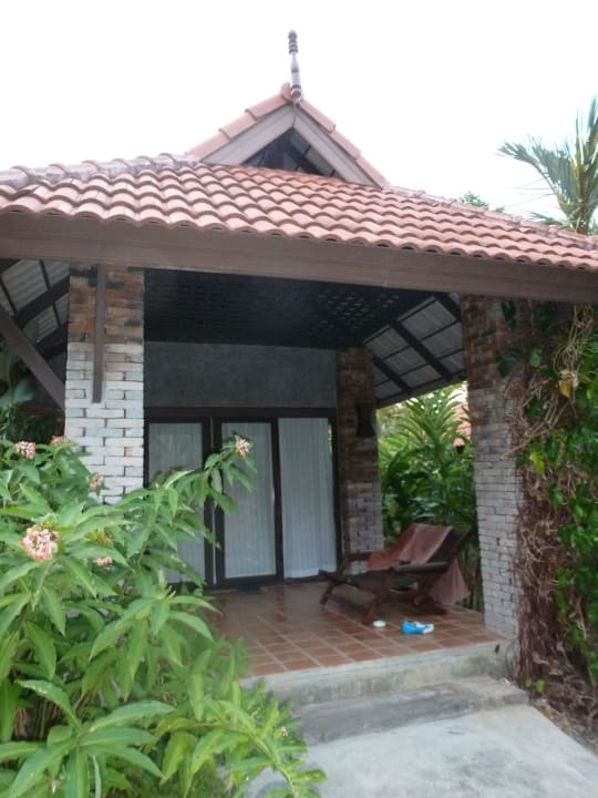 Zimmer mit Eingang und Terrasse Hotel Chaw Ka Cher Tropicana Lanta Resort