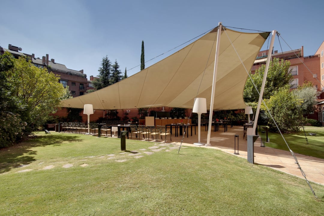 Terraza jardín Rafaelhoteles Atocha