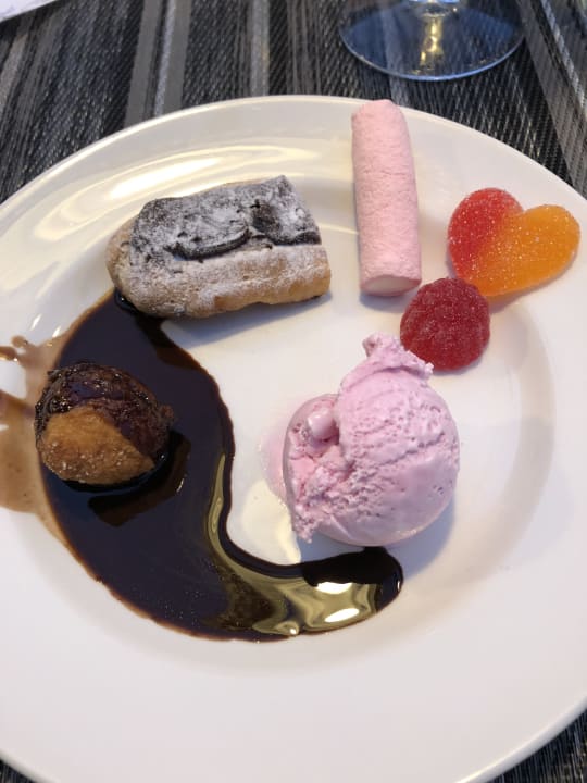 Gastro Salobre Hotel Resort & Serenity