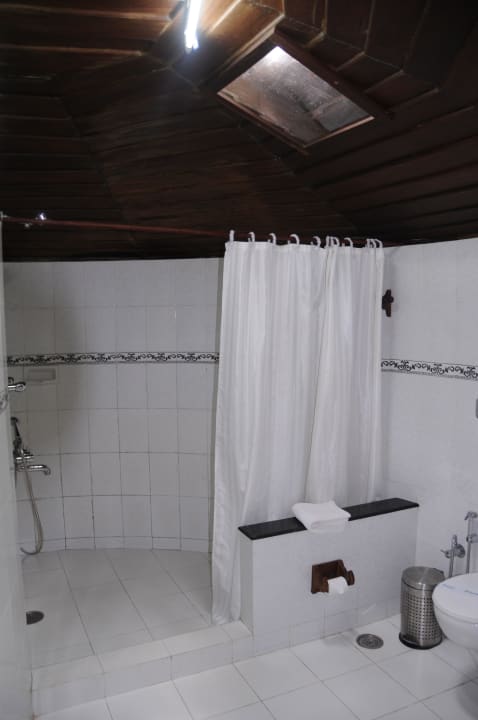 Toilette mit Dusche Hotel Manaltheeram