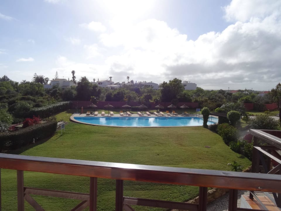 Blick auf Garten + Pool Hotel Luzmar Villas