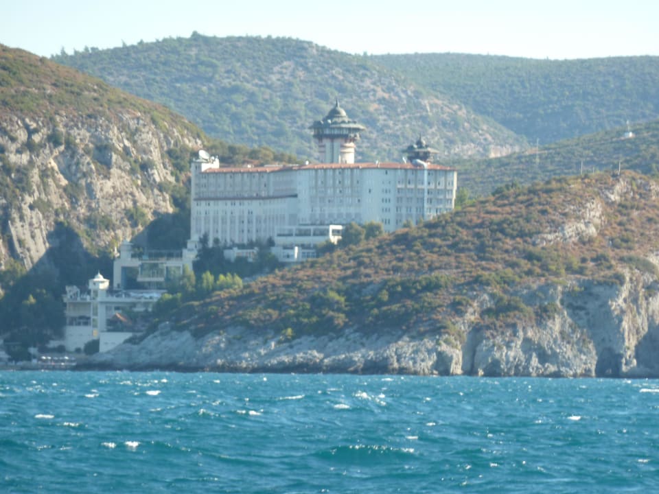 Blick vom Wasser aus Ladonia Hotels Adakule