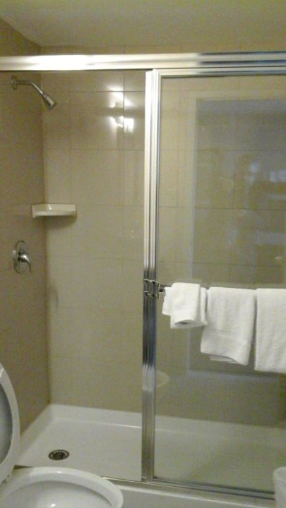 Zimmer Bad-Dusche Wyndham Garden at Niagara Falls