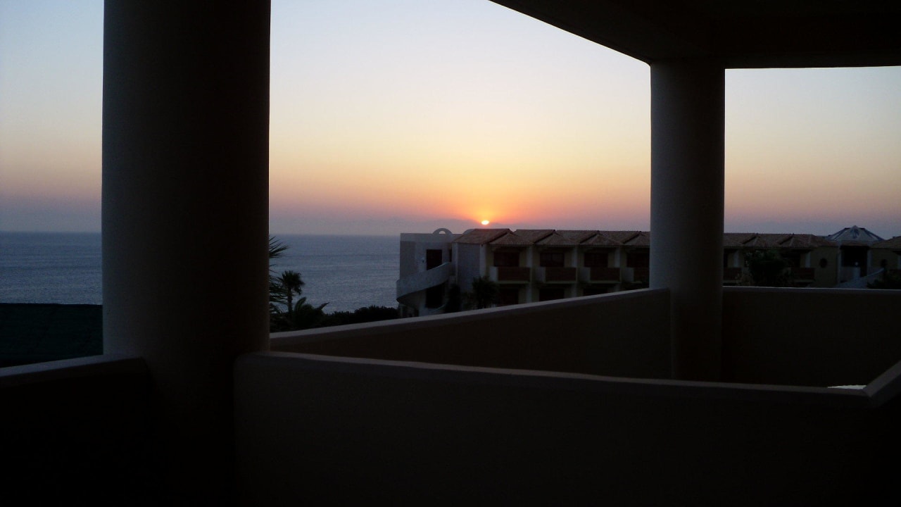 ...Sonnenaufgänge über dem Meer ein Traum.... Hotel Kalithea Horizon Royal