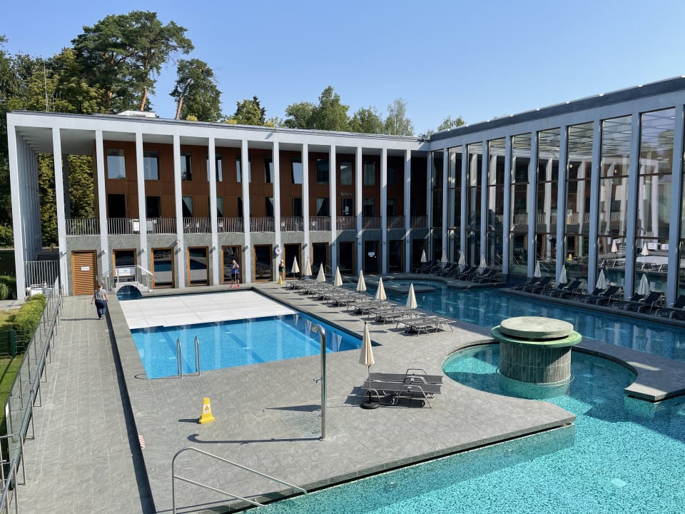 Pool Victoria Suites