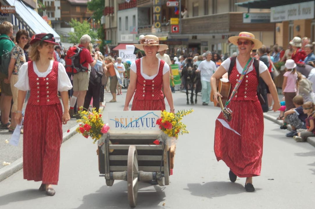 Dorfsonntag 2008/Bellevue Team Hotel Bellevue - Traditonal Swiss Hideaway