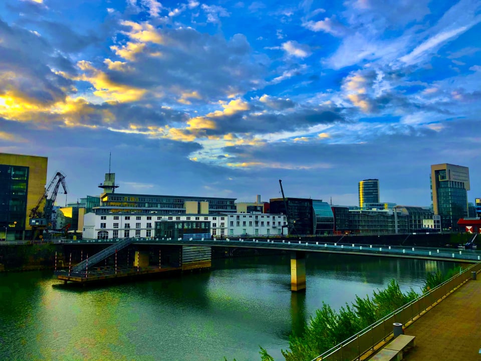 Ausblick Hotel Courtyard by Marriott Düsseldorf Hafen
