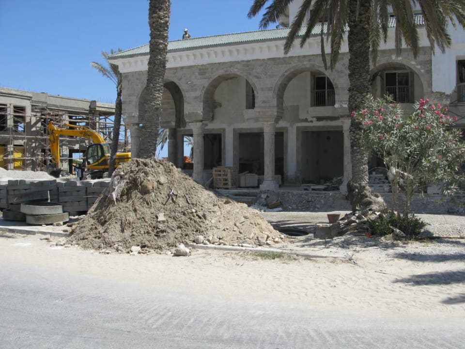 Links das Skelett soll wohl d.Wellnesstempel werde Iberostar Selection Royal El Mansour