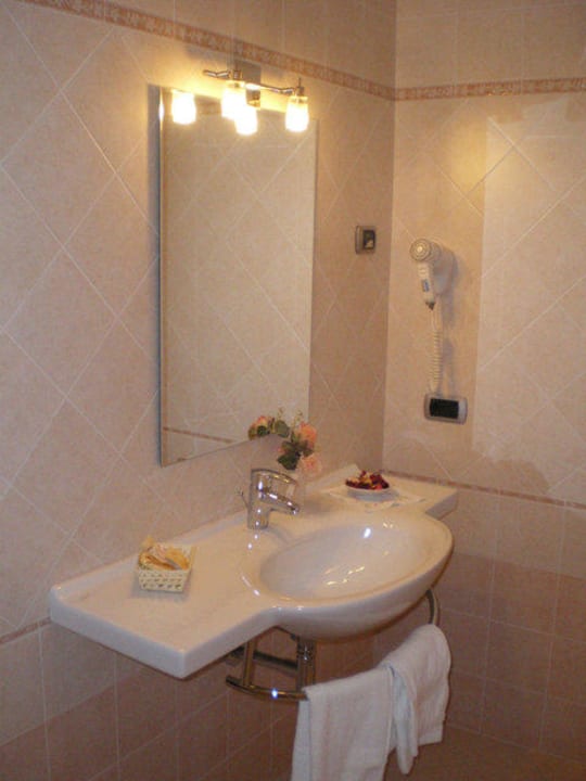 Bagno Hotel Garni Arnica