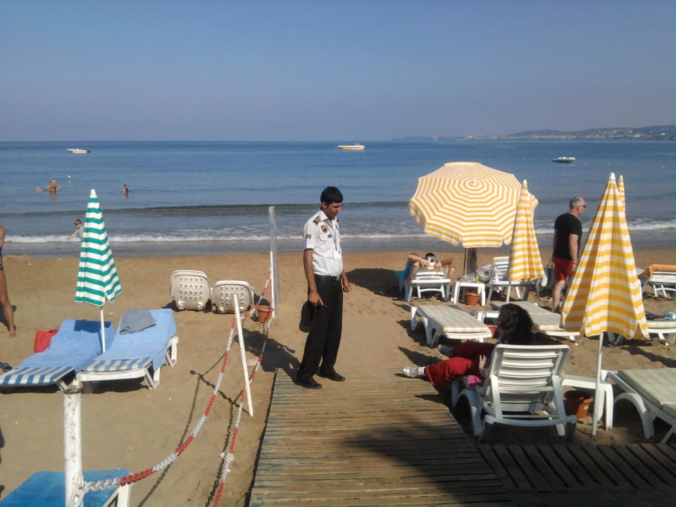 Unser Wachmann an Meer Alaiye Resort & Spa