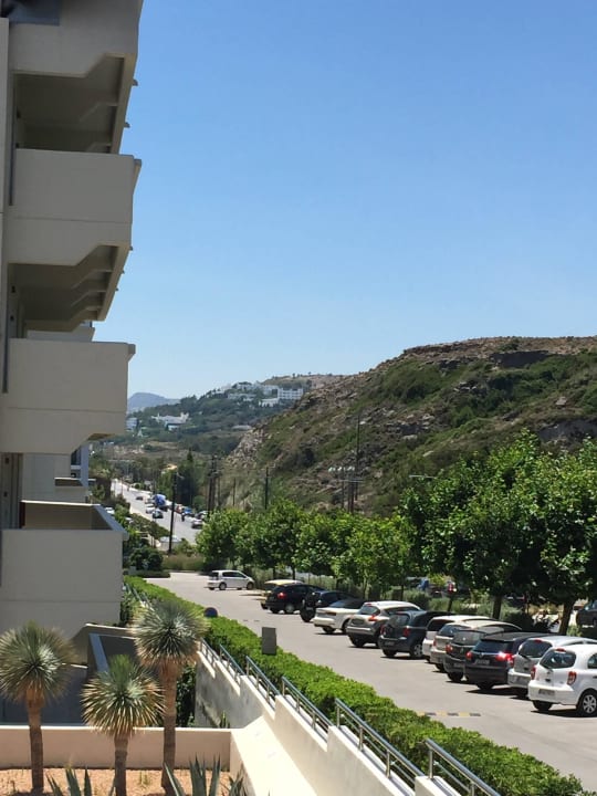 Blick auf die Hauptstrasse Elysium Resort & Spa Hotel