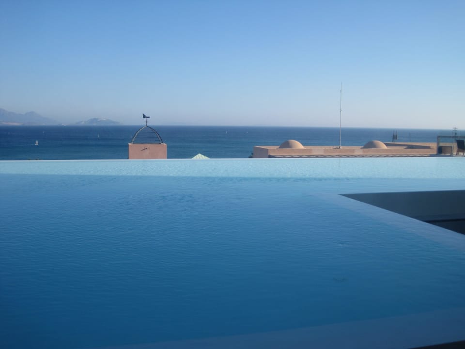 Pool bei der Lobby Atlantica Belvedere Resort