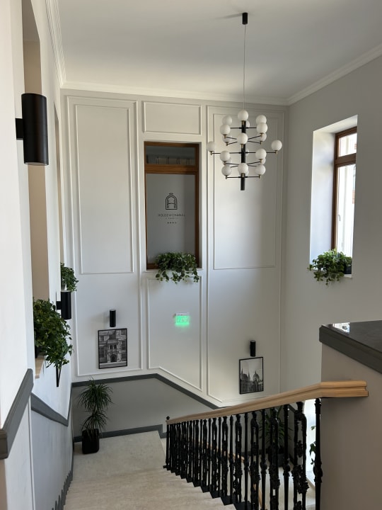 Sonstiges House Of Charles