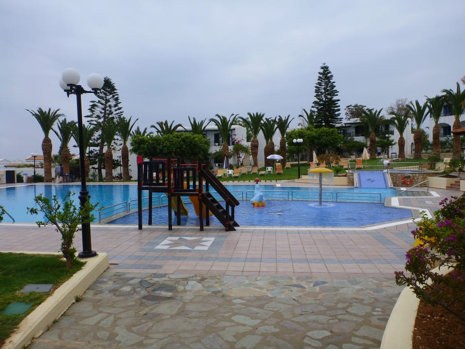 Pool und Kinderpool TUI SUNEO Chrissi Amoudia