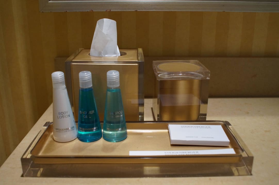 Bad im Executive-Zimmer Steigenberger Grandhotel & Spa