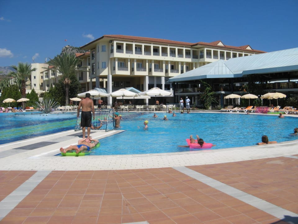 Бассейн Le Jardin Resort