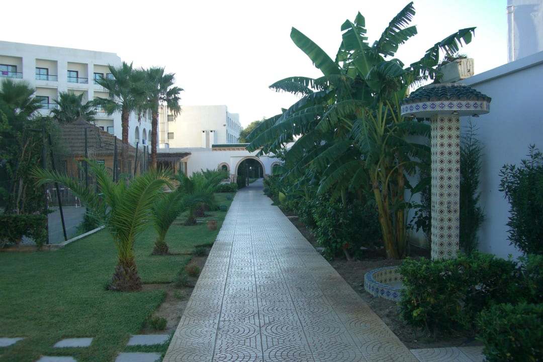 Weg zum Strand Hotel Royal Nozha