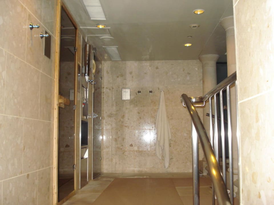 Eingang zu Sauna und Dampfbad im Spa Hotel The Peninsula Bangkok