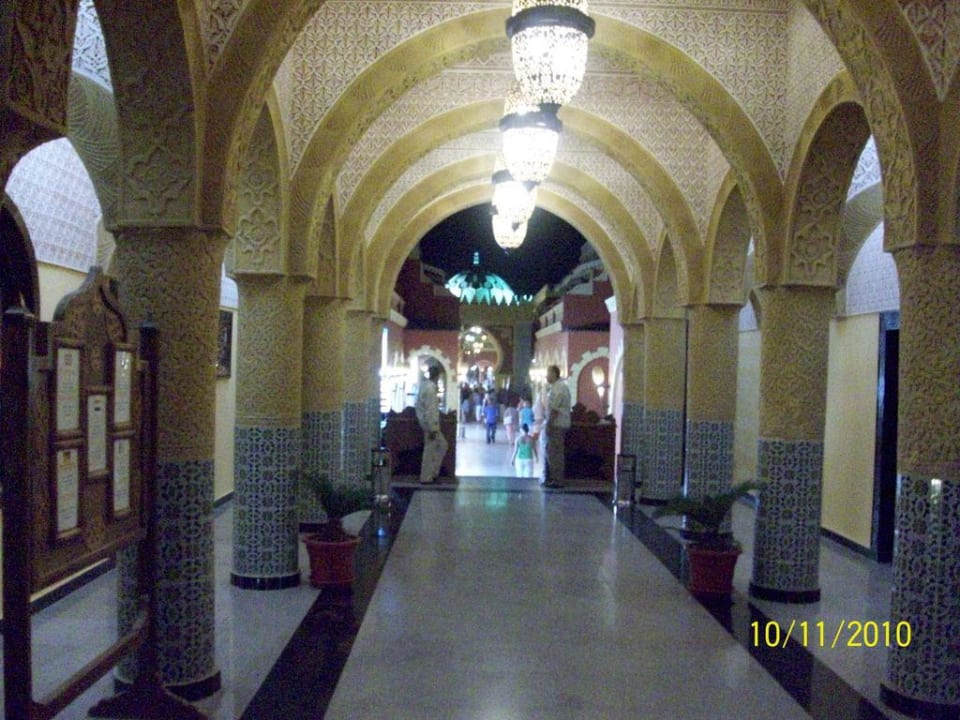 Der lange schöne Flur des Hotels Pickalbatros Alf Leila Wa Leila Resort - Neverland Hurghada