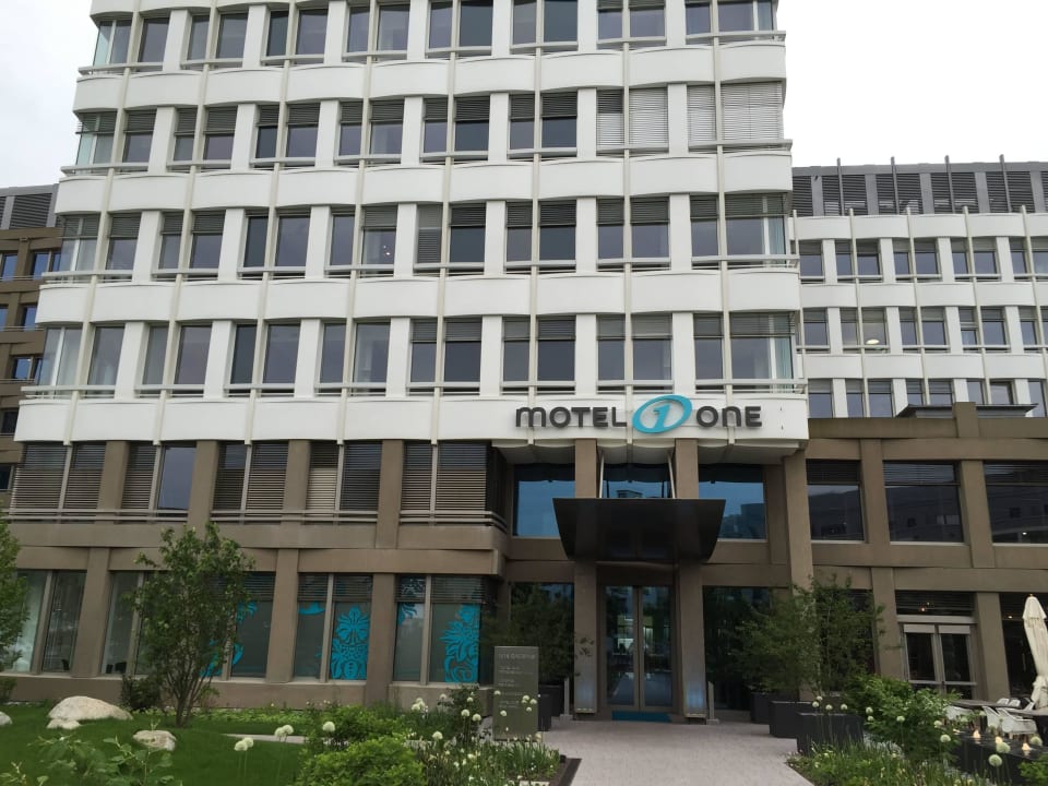 Hintereingang Motel One München-Campus