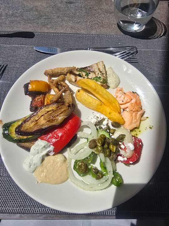 Gastro Crystal Springs Beach Hotel