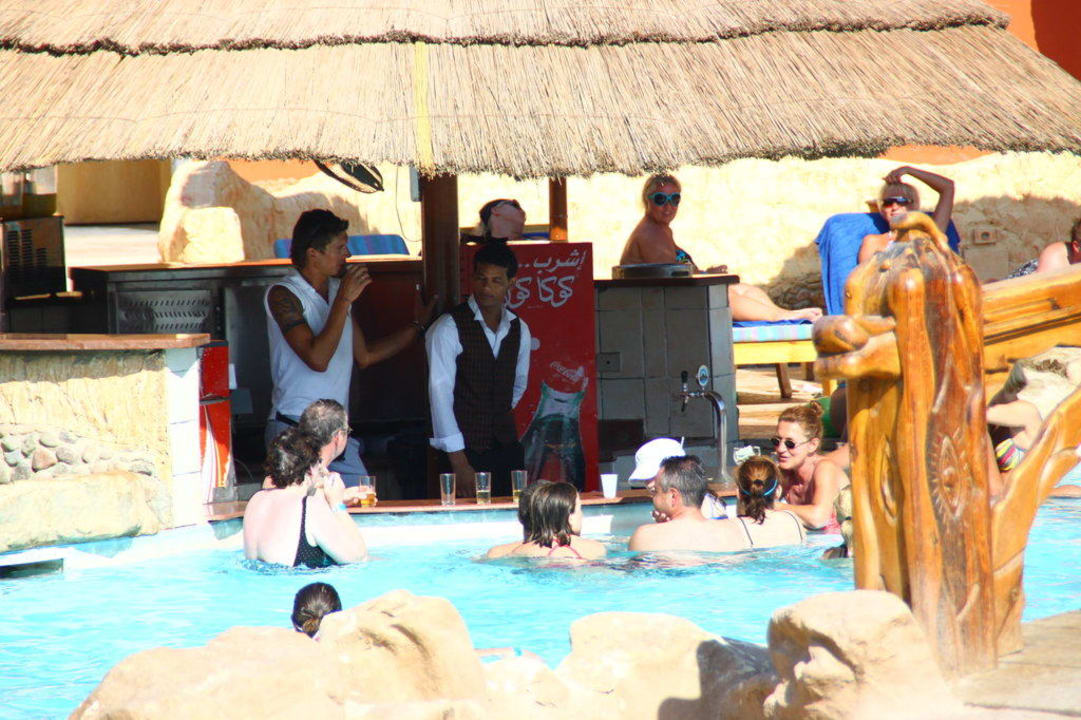 Swim up Bar - genial Pickalbatros Alf Leila Wa Leila Resort - Neverland Hurghada