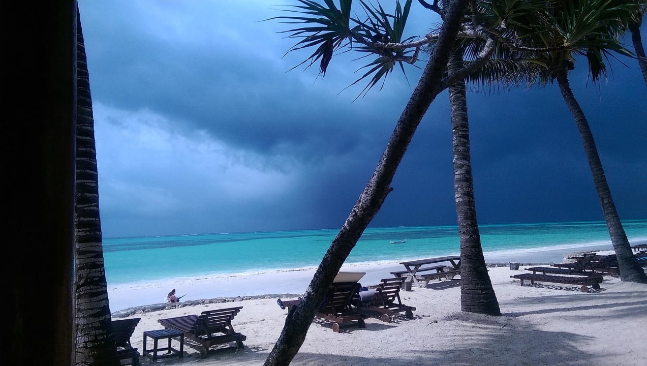 Kurz vorm Regnen Sultan Sands Island Resort & Spa