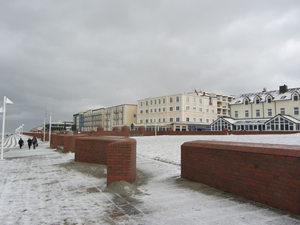 Von der Promenade aus gesehen Strandhotel Georgshöhe