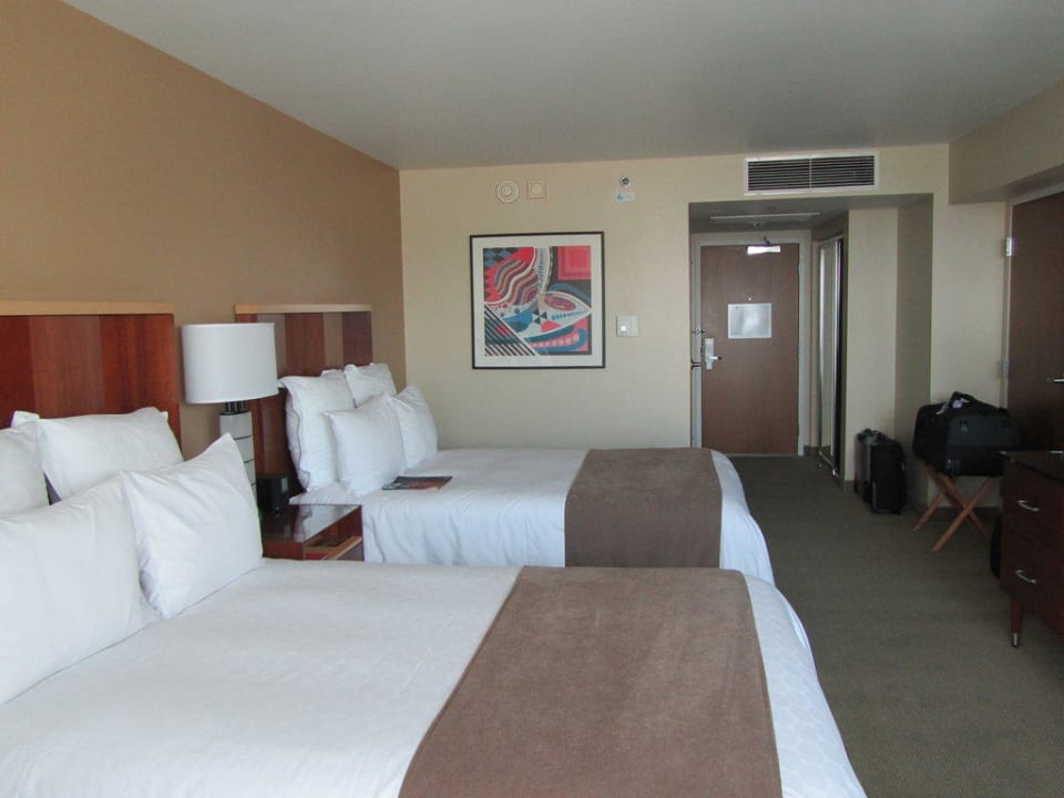 Die beiden riesigen Betten Loews Hollywood Hotel