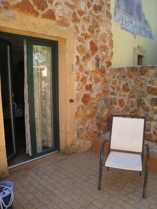 Terrasse vor unserm Zimmer ist 3 fach so groß Finca Amapola - Agrotourismus Hotel